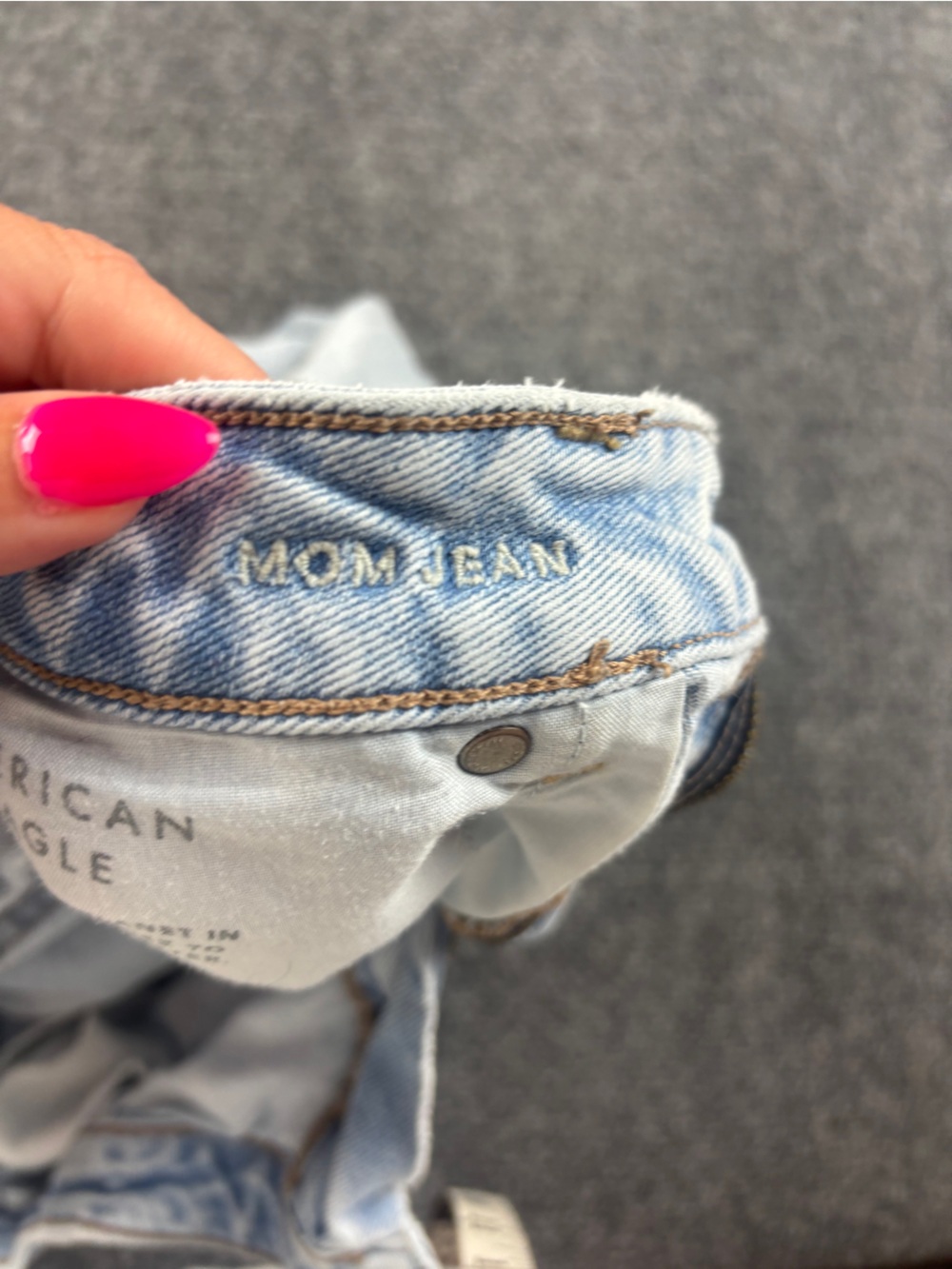 AMERICAN EAGLE Women’s Denim Mom Jean Strigid Light Wash size: 10 - Picture 8 of 8